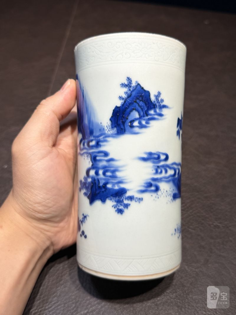 明崇祯 青花“连升三级”人物故事图笔筒 - 图5